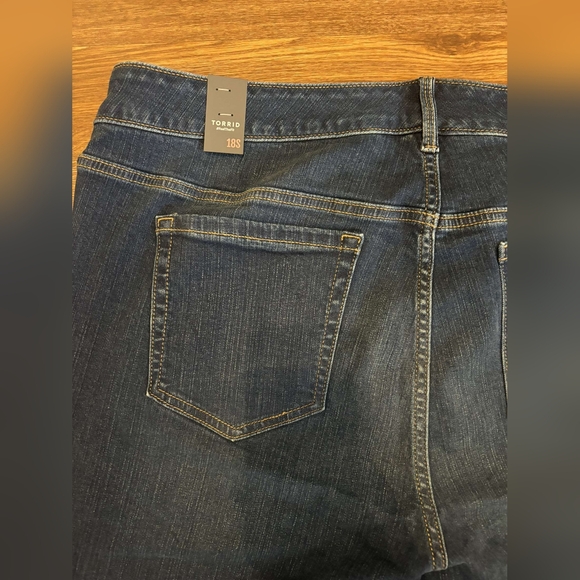 Brand new with tags Torrid 18 short women's jeans - Picture 4 of 13